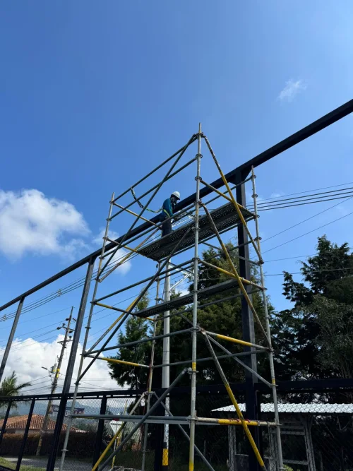 Inicio de mantenimiento escenarios deportivos cuchillas