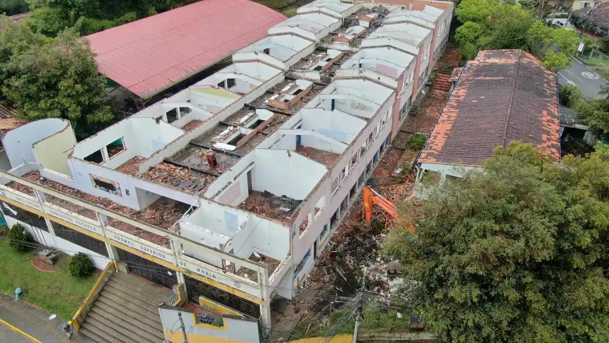 Noticia demolicion de la IE La Normal Superior de Maria Noticia demolicion de la IE La Normal Superior de Maria