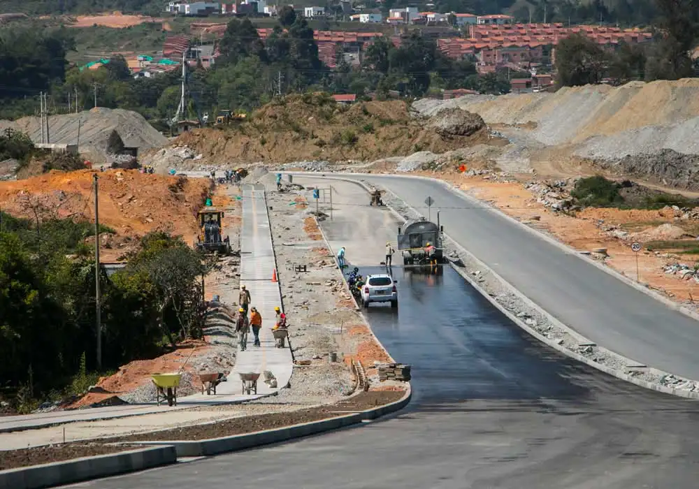 Edeso, imagen de obreros en obras que realiza Edeso