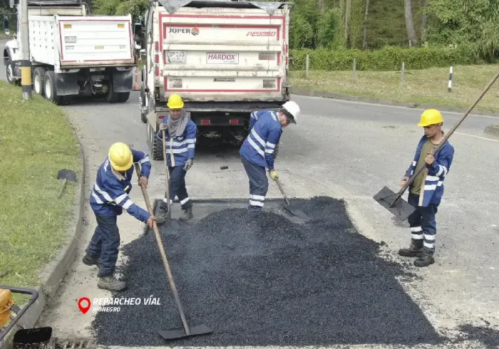 Galería de fotos reparcheo víal Rionegro
