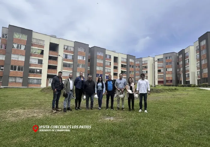Galería de fotos visita concejales los patios Senderos De Cimarronas
