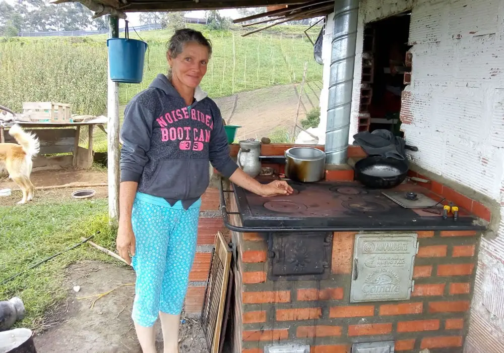 Edeso, entrega de estufas eficientes a familias rionegreras