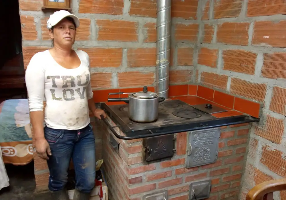 Edeso, entrega de estufas eficientes a familias rionegreras
