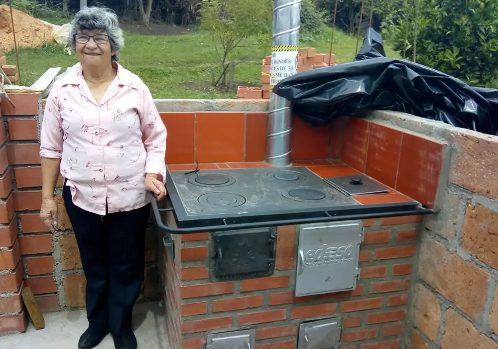 Edeso, entrega de estufas eficientes a familias rionegreras