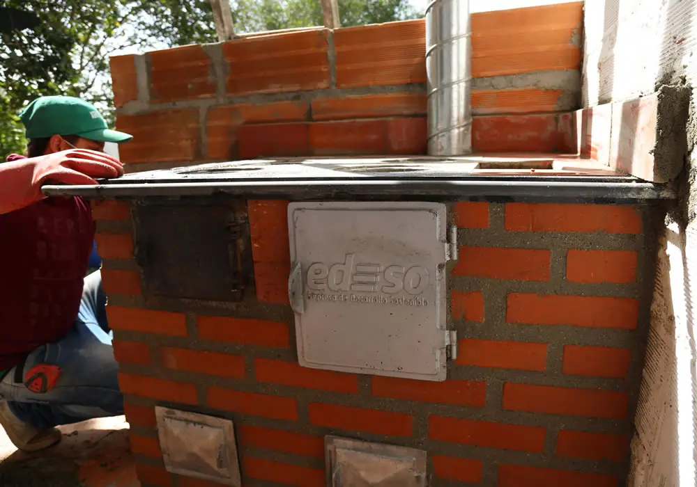 Edeso, entrega de estufas eficientes a familias rionegreras