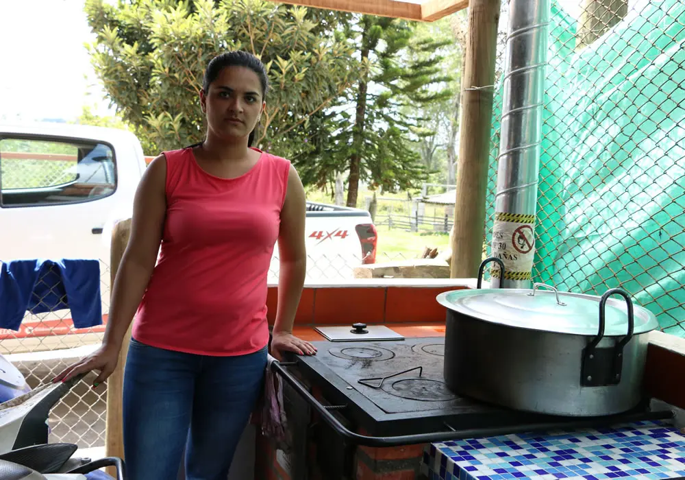 Edeso, entrega de estufas eficientes a familias rionegreras