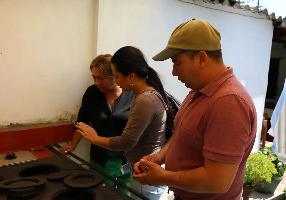 Edeso, entrega de estufas eficientes a familias rionegreras