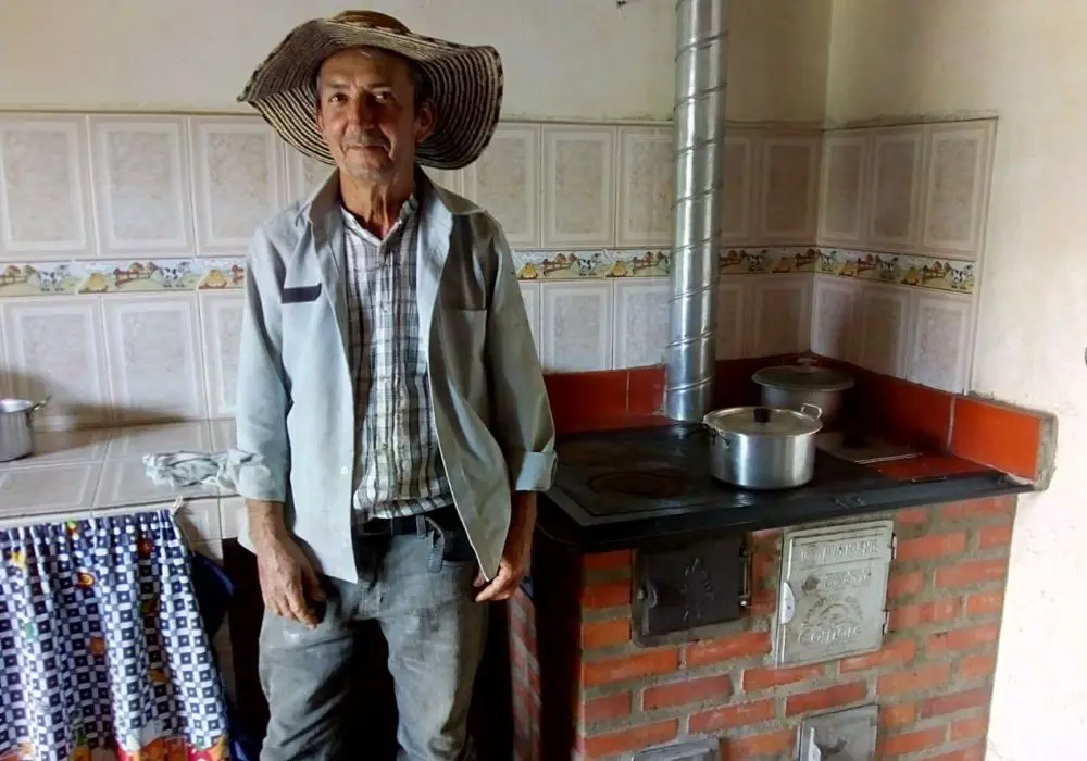 Edeso, entrega de estufas eficientes a familias rionegreras