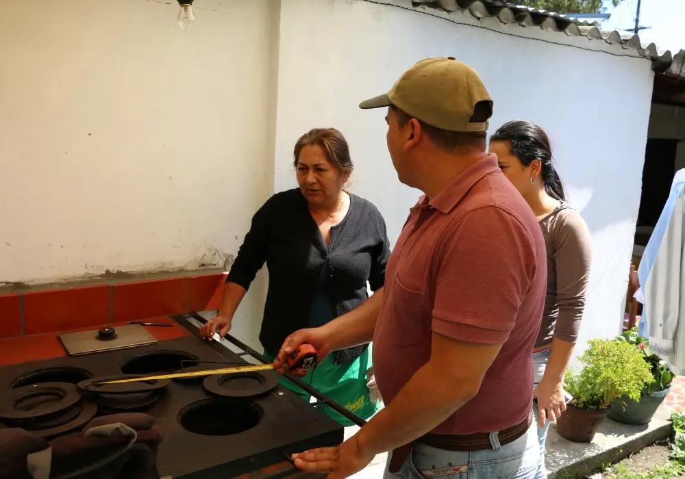 Edeso, entrega de estufas eficientes a familias rionegreras