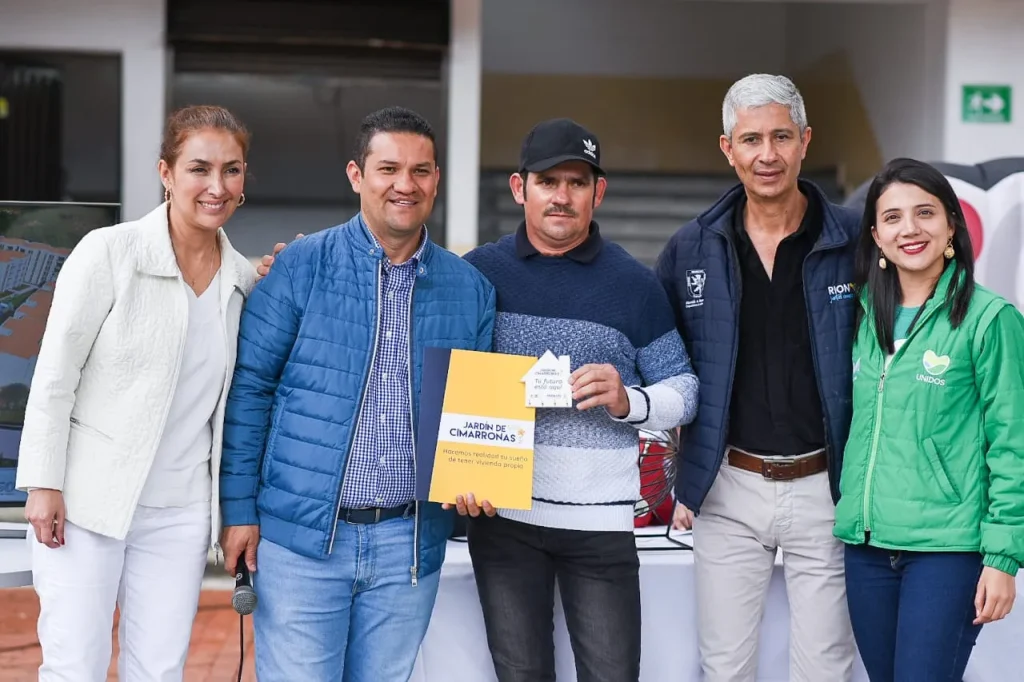 Edeso, galeria de fotos de entrega de viviendas propias