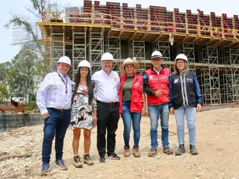 Con el vaciado de concreto del Puente Biblioteca de Rionegro, avanza la construcción del megaproyecto Paisajes del Agua