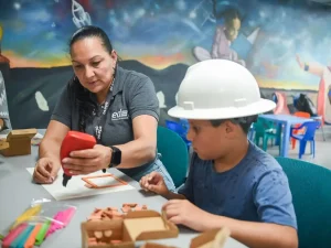 EDESO y Jóvenes de Makia Construyen la Ciudad del Bienestar en un día como Ingeniero