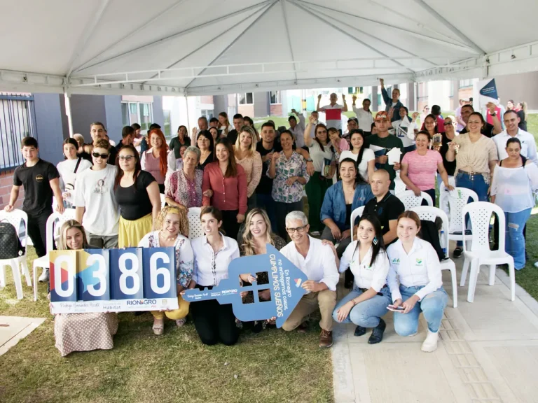 Seguimos avanzando con la entrega de viviendas en Senderos de Cimarronas