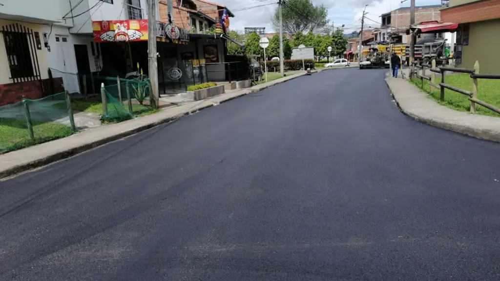Edeso, Rionegro avanza en el mantenimiento y rehabilitación de vías rurales y urbanas