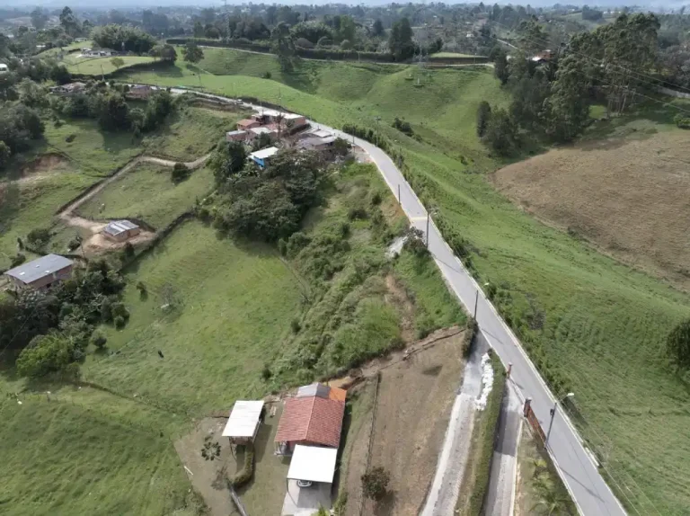 Edeso y Alcaldía de Rionegro entregan 5,8 kilómetros de vías pavimentadas
