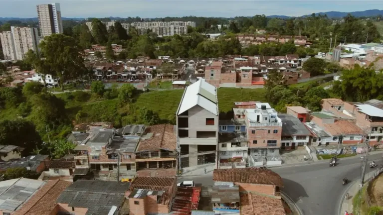 Se reactivan las obras en la Casa de la Cultura de Cuatro Esquinas