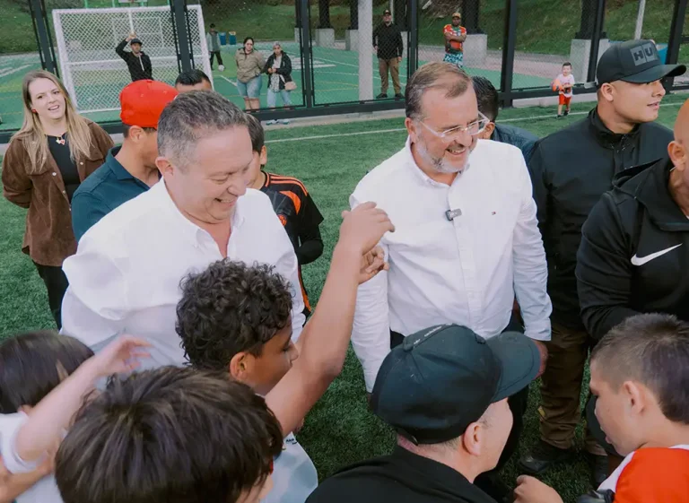 Cuatro Esquinas estrena cancha sintética renovada
